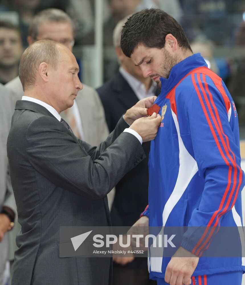 Vladimir Putin at Russian hockey players' training session
