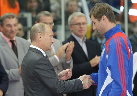 Vladimir Putin at Russian hockey players' training session