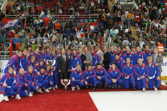 Vladimir Putin at Russian hockey players' training session