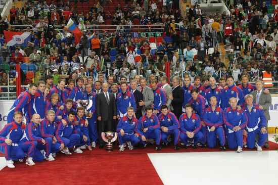 Vladimir Putin at Russian hockey players' training session