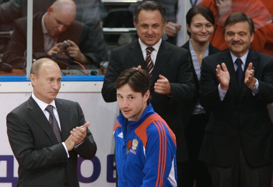 Vladimir Putin at Russian hockey players' training session