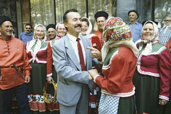 V. Zakharchenko and folklore group