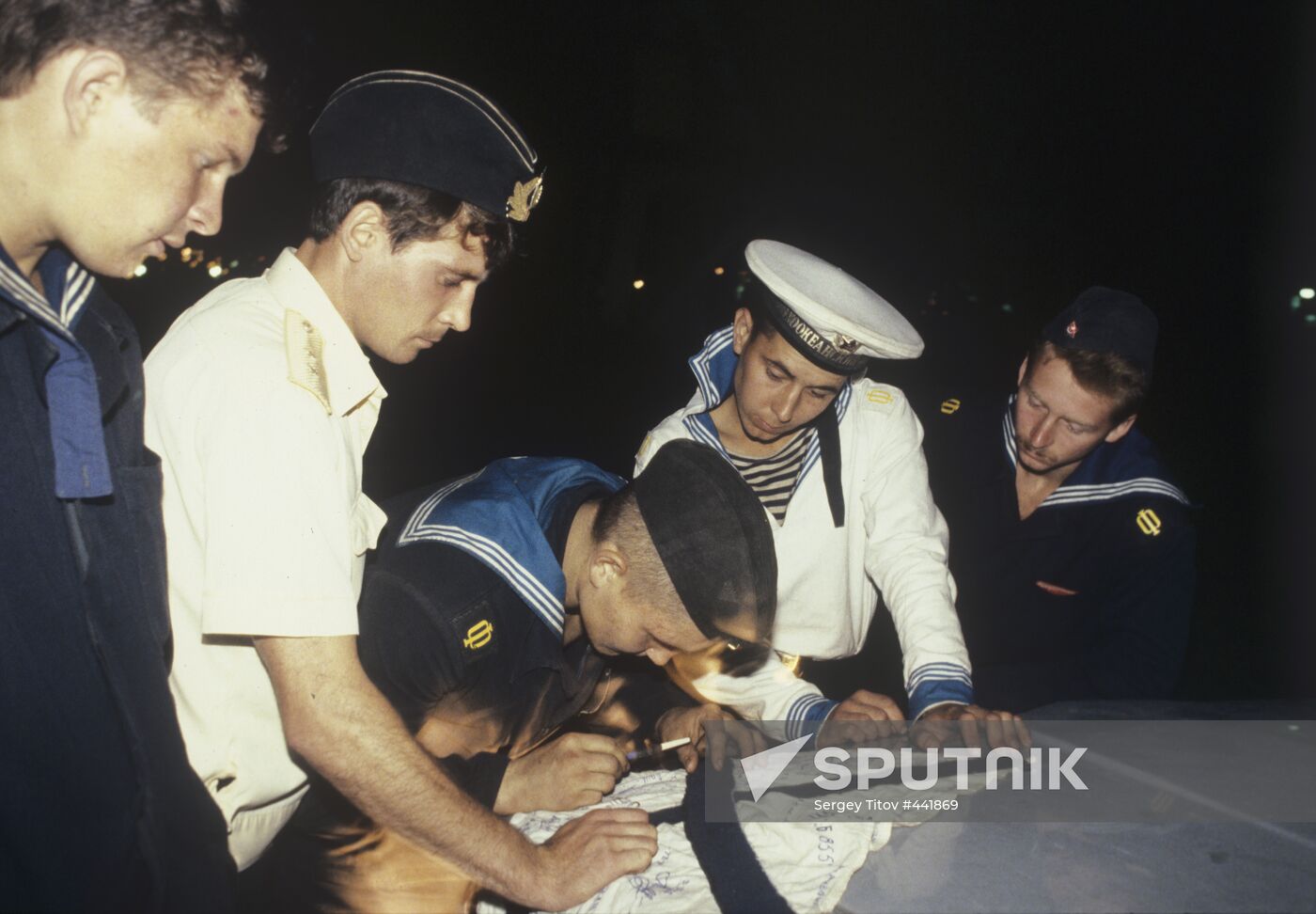 B-855 submarine crew
