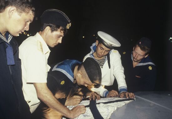 B-855 submarine crew