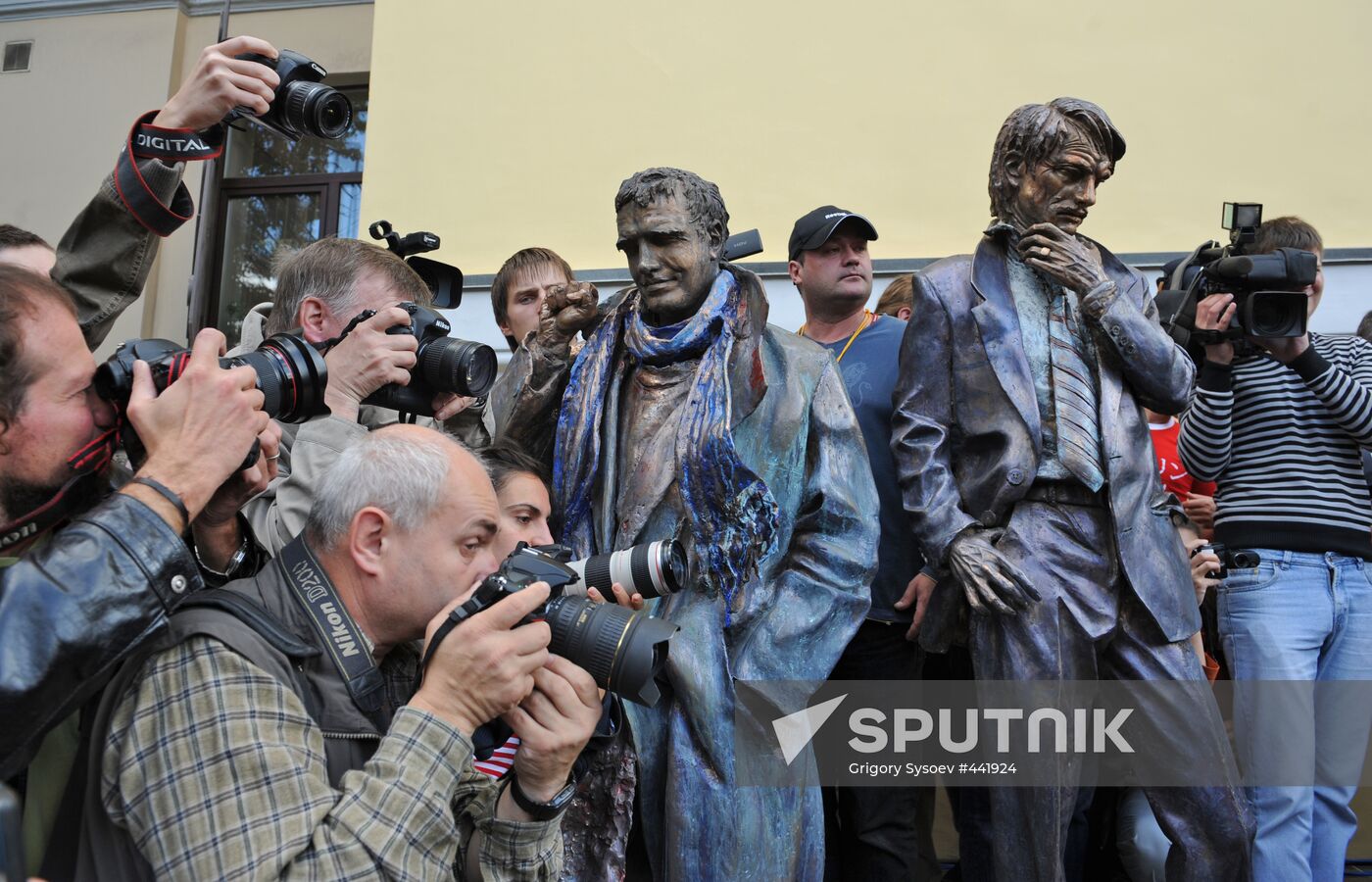 VGIK unveils sculptures of its noted alumni