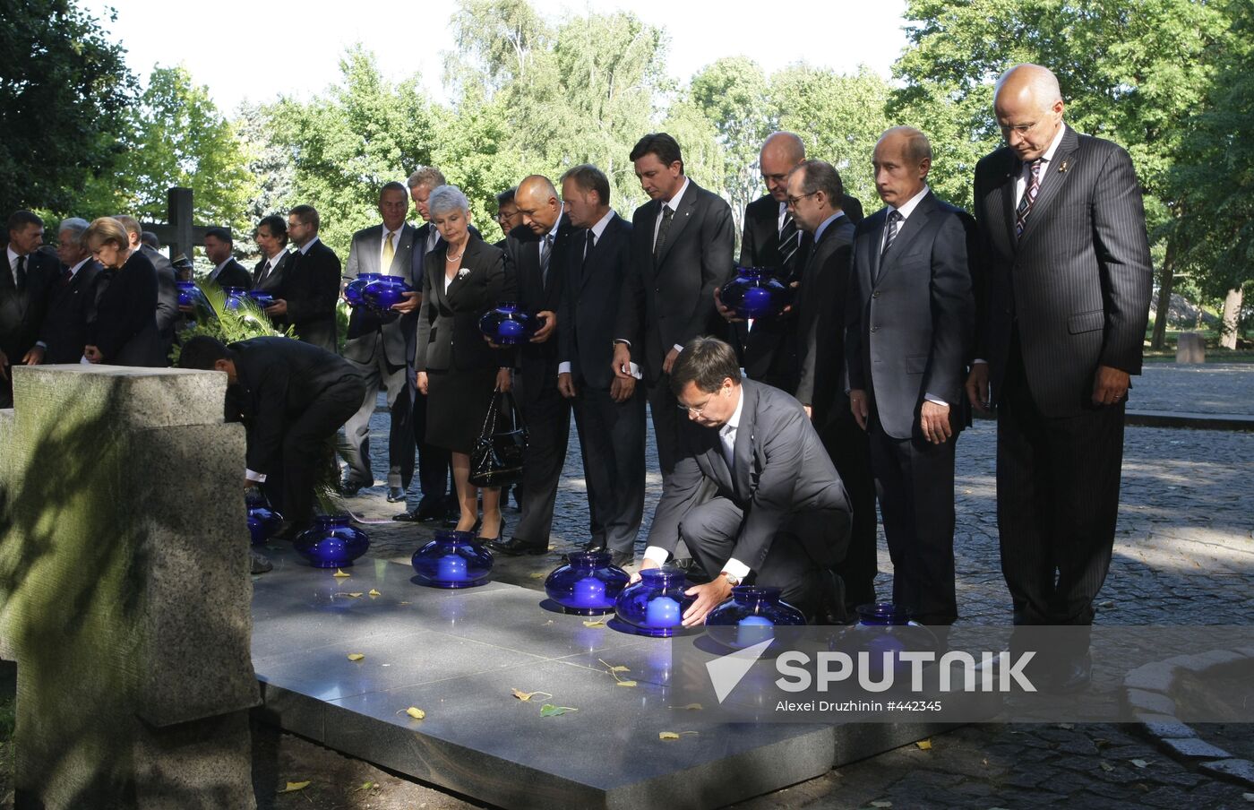 Vladimir Putin pays working visit to Poland