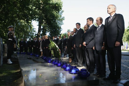 Vladimir Putin pays working visit to Poland