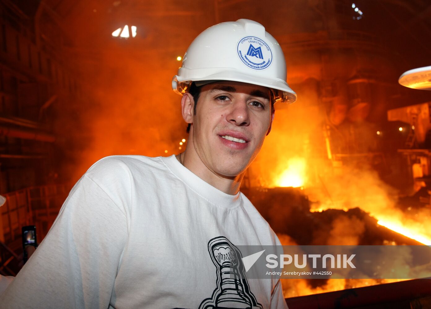 Evgeni Malkin visiting Metallurgical Combine