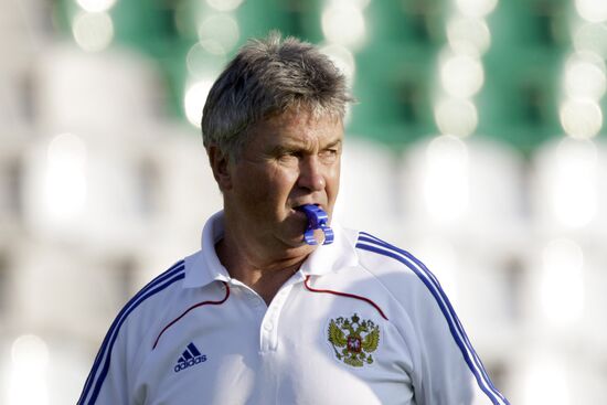 Guus Hiddink attends open training session