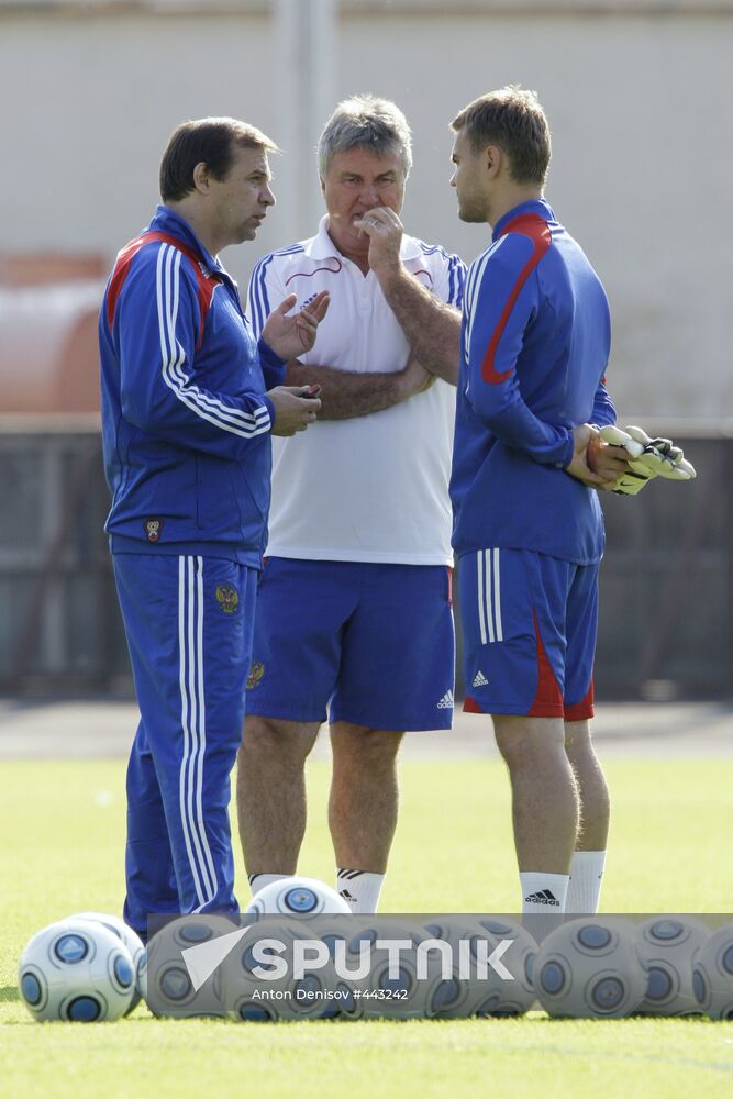 Alexander Borodyuk, Guus Hiddink and Vyacheslav Malafeyev