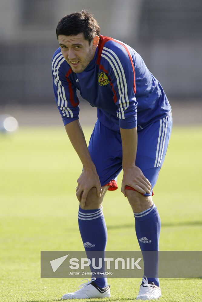 Yury Zhirkov attends open training session