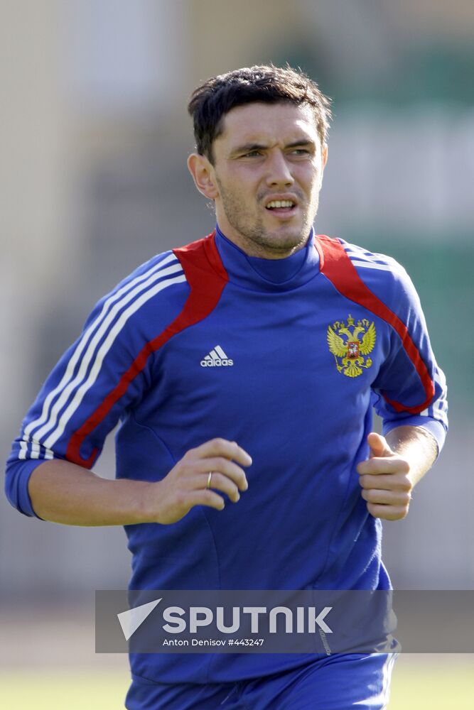 Yury Zhirkov attends open training session