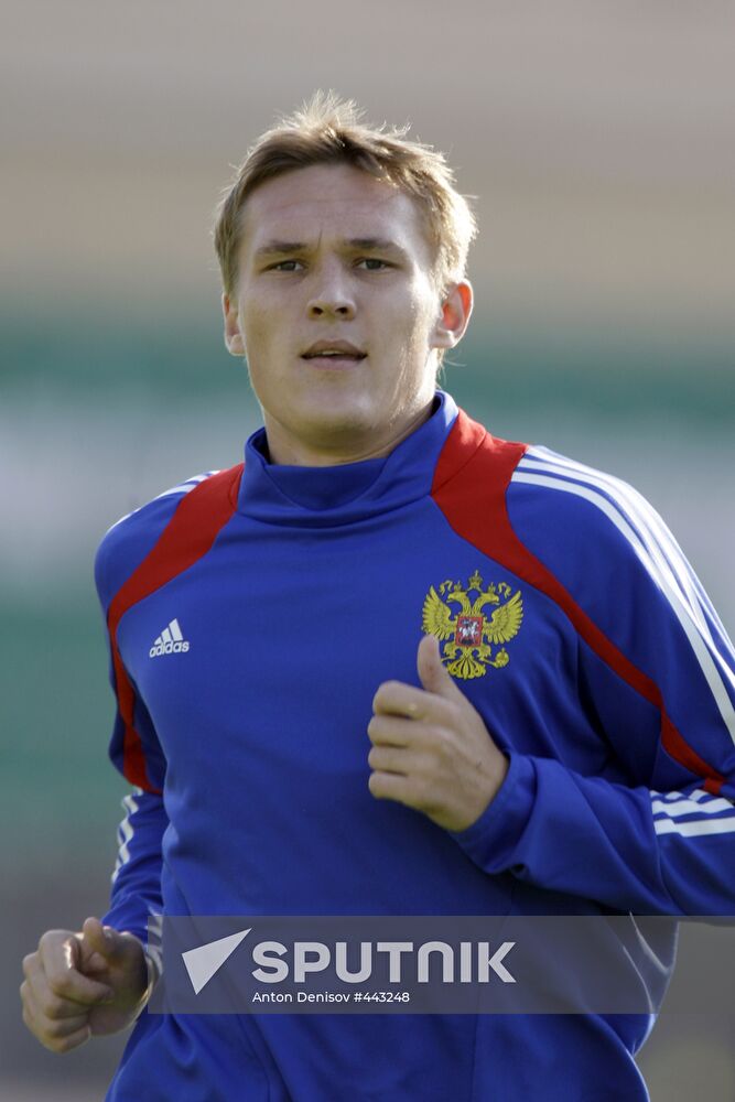 Alexander Bukharov attends open training session