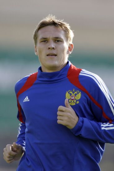 Alexander Bukharov attends open training session