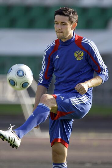 Yury Zhirkov attends open training session