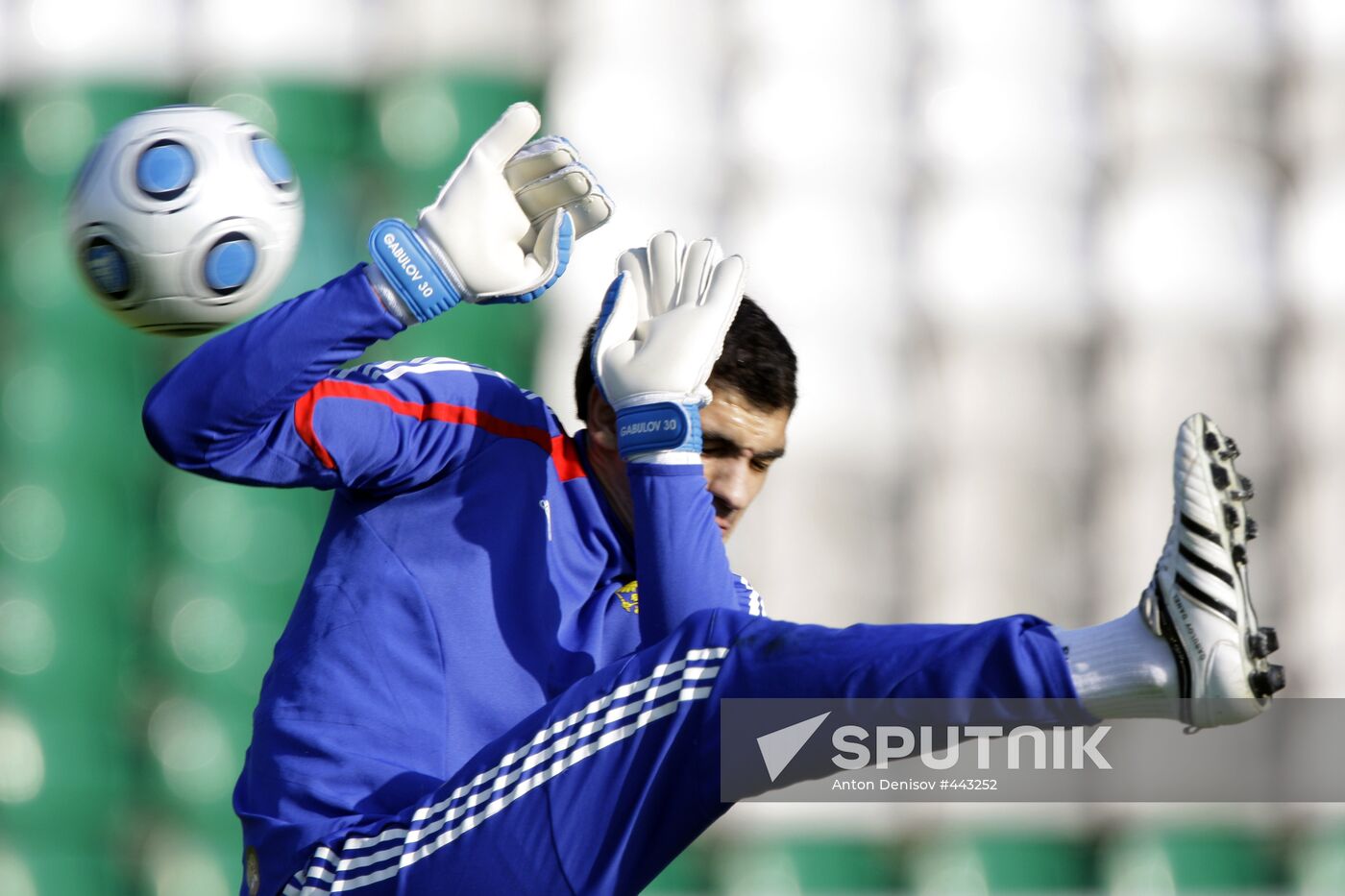 Goalkeeper Vladimir Gabulov attends open training session
