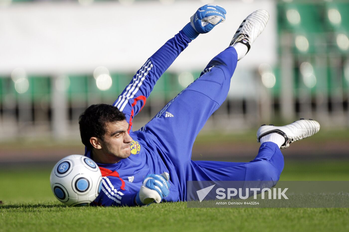Goalkeeper Vladimir Gabulov attends open training session