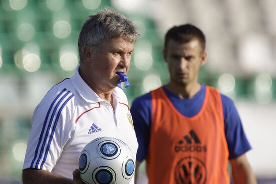 Guus Hiddink and Sergei Semak attend open training session