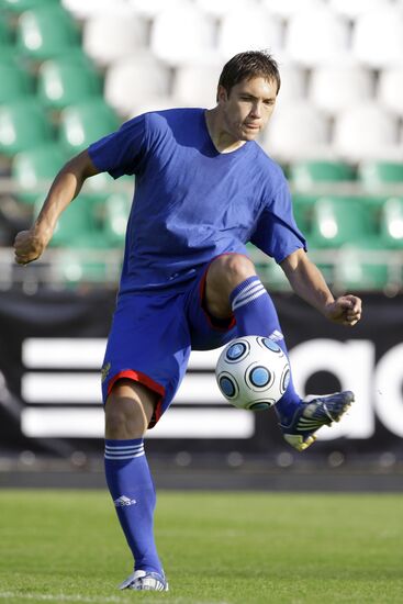 Alexei Rebko attends open training session