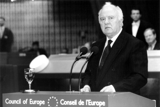 Georgian President Eduard Shevardnadze visits Strasbourg