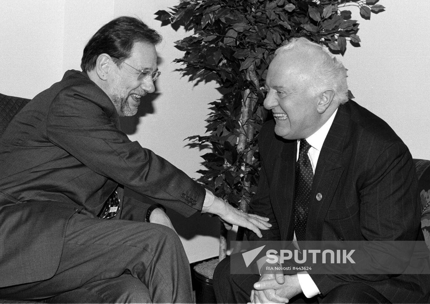 Javier Solana and Georgian President Eduard Shevardnadze