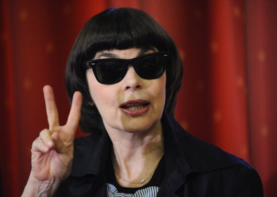 Mireille Mathieu visits Moscow