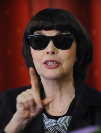 Mireille Mathieu visits Moscow
