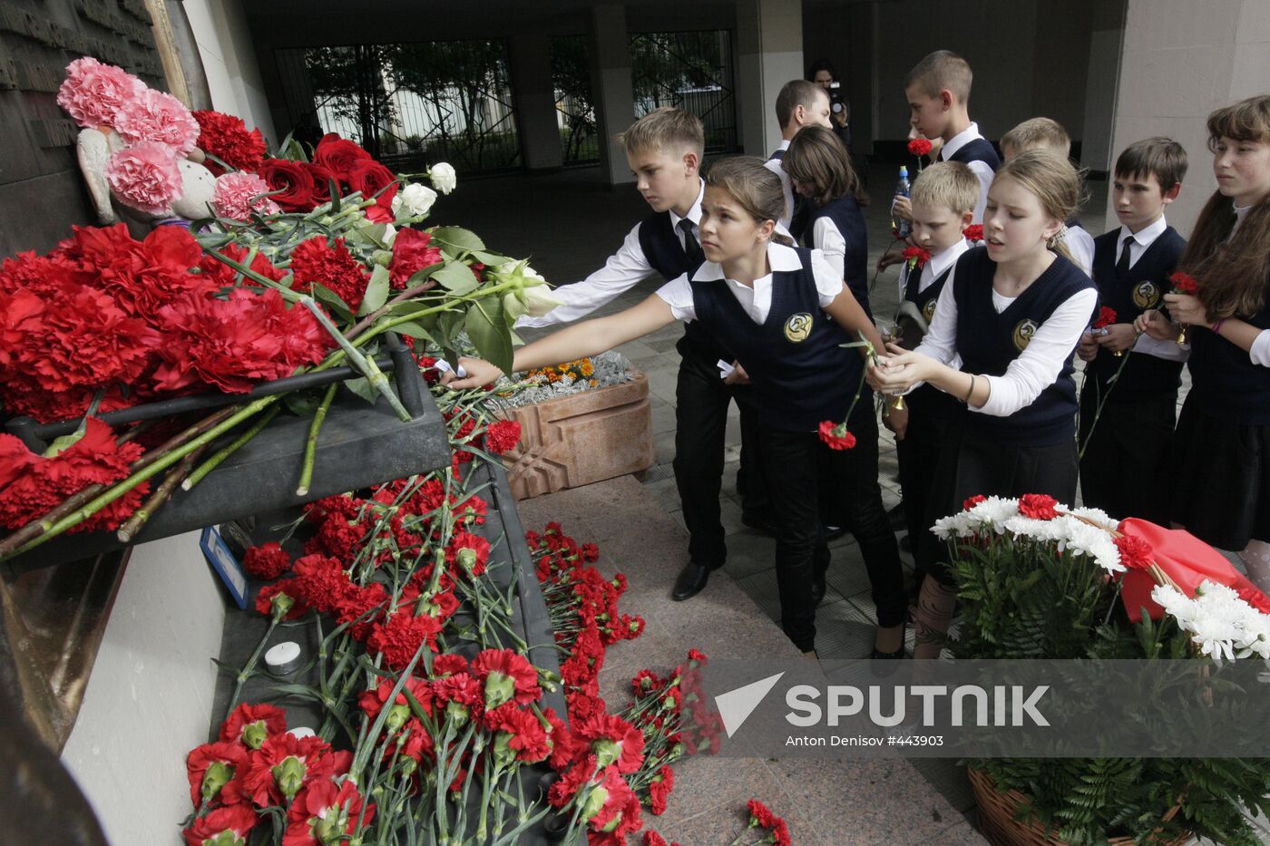 Memorial vigil for Dubrovka terrorist attack victims