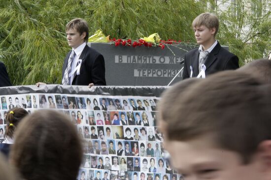 Memorial vigil for Dubrovka terrorist attack victims