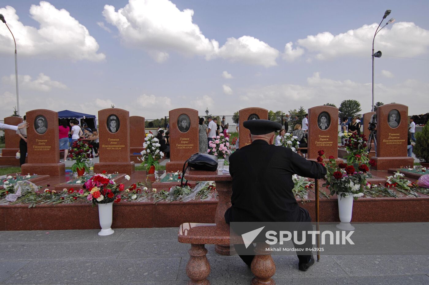 Beslan mourns school siege