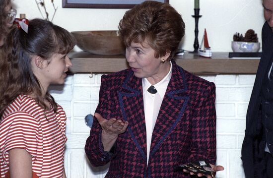 Raisa Gorbachyova visiting American family