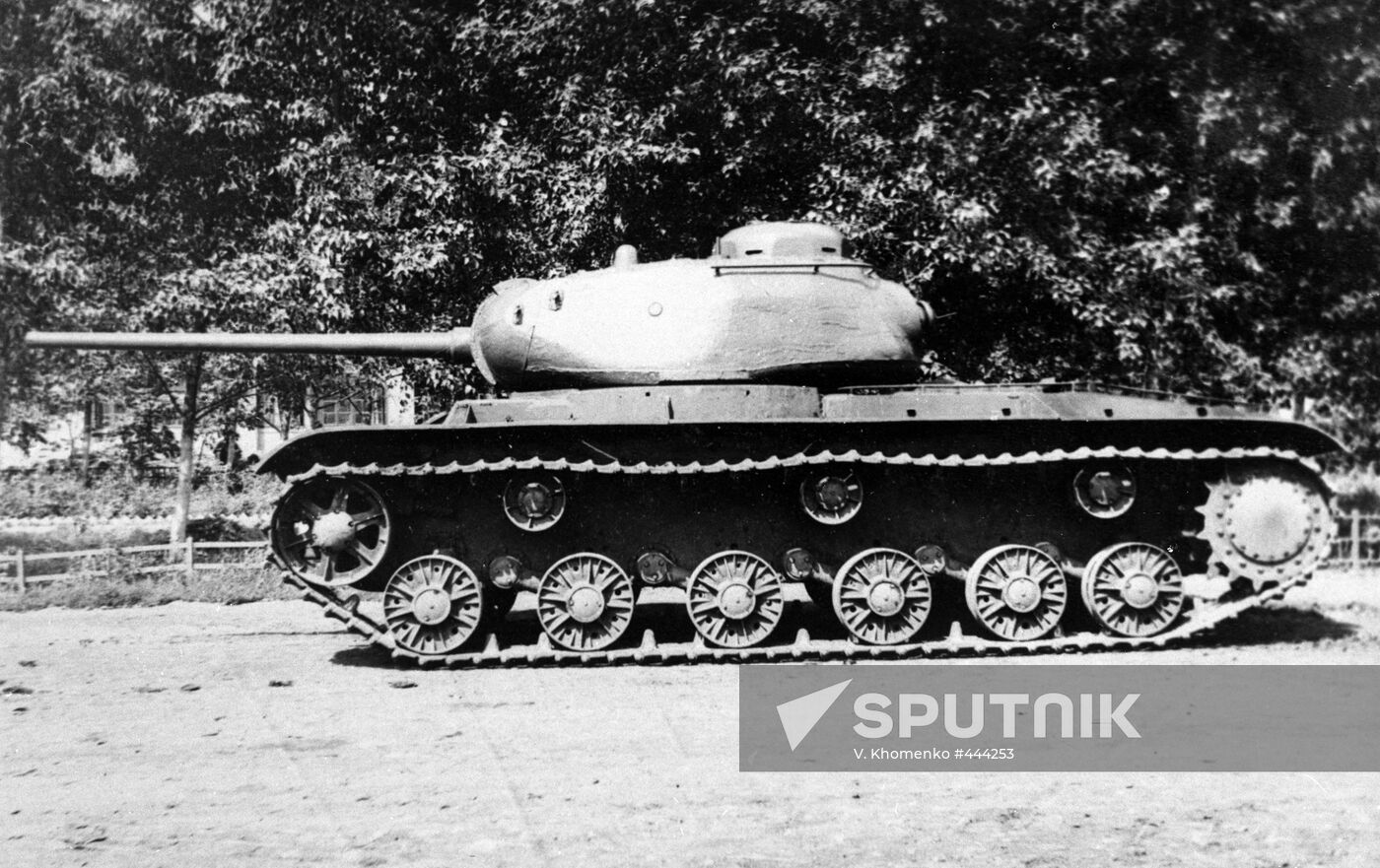 KV-85 tank