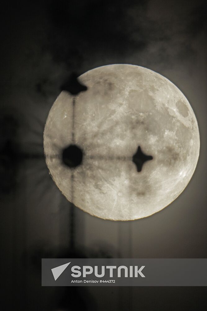 Full moon in Moscow