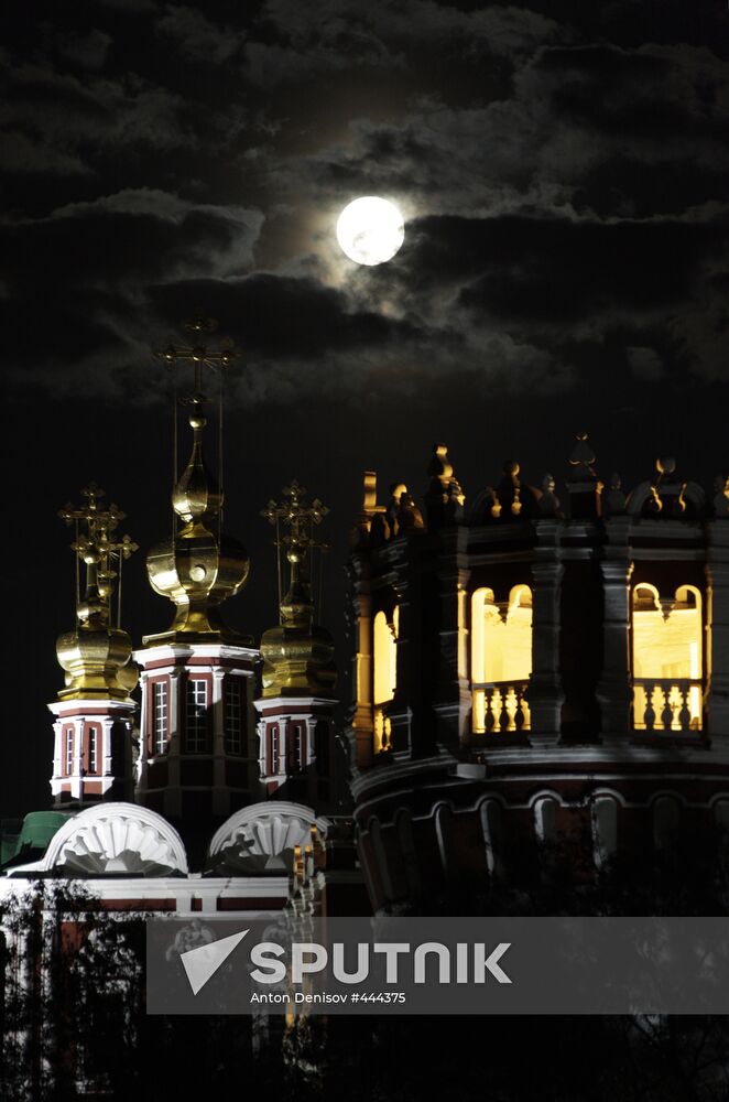 Full moon in Moscow