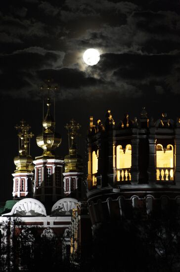 Full moon in Moscow