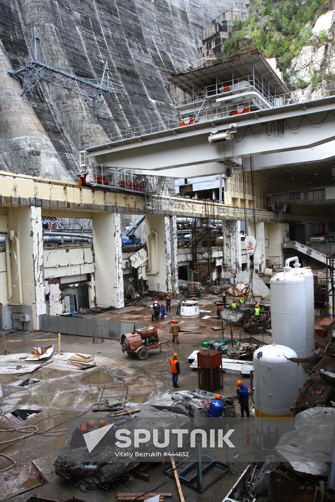 Clean-up operations at the Sayano-Shushenskaya hydropower plant