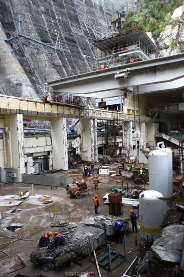 Clean-up operations at the Sayano-Shushenskaya hydropower plant