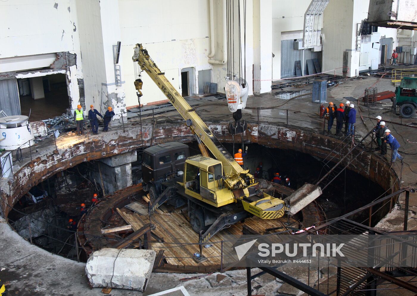 Clean-up operations at the Sayano-Shushenskaya hydropower plant