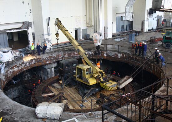 Clean-up operations at the Sayano-Shushenskaya hydropower plant