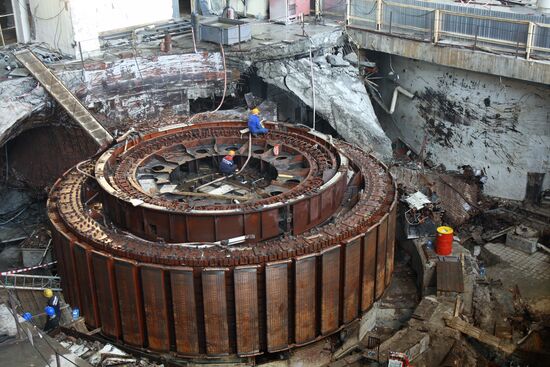 Clean-up operations at the Sayano-Shushenskaya hydropower plant