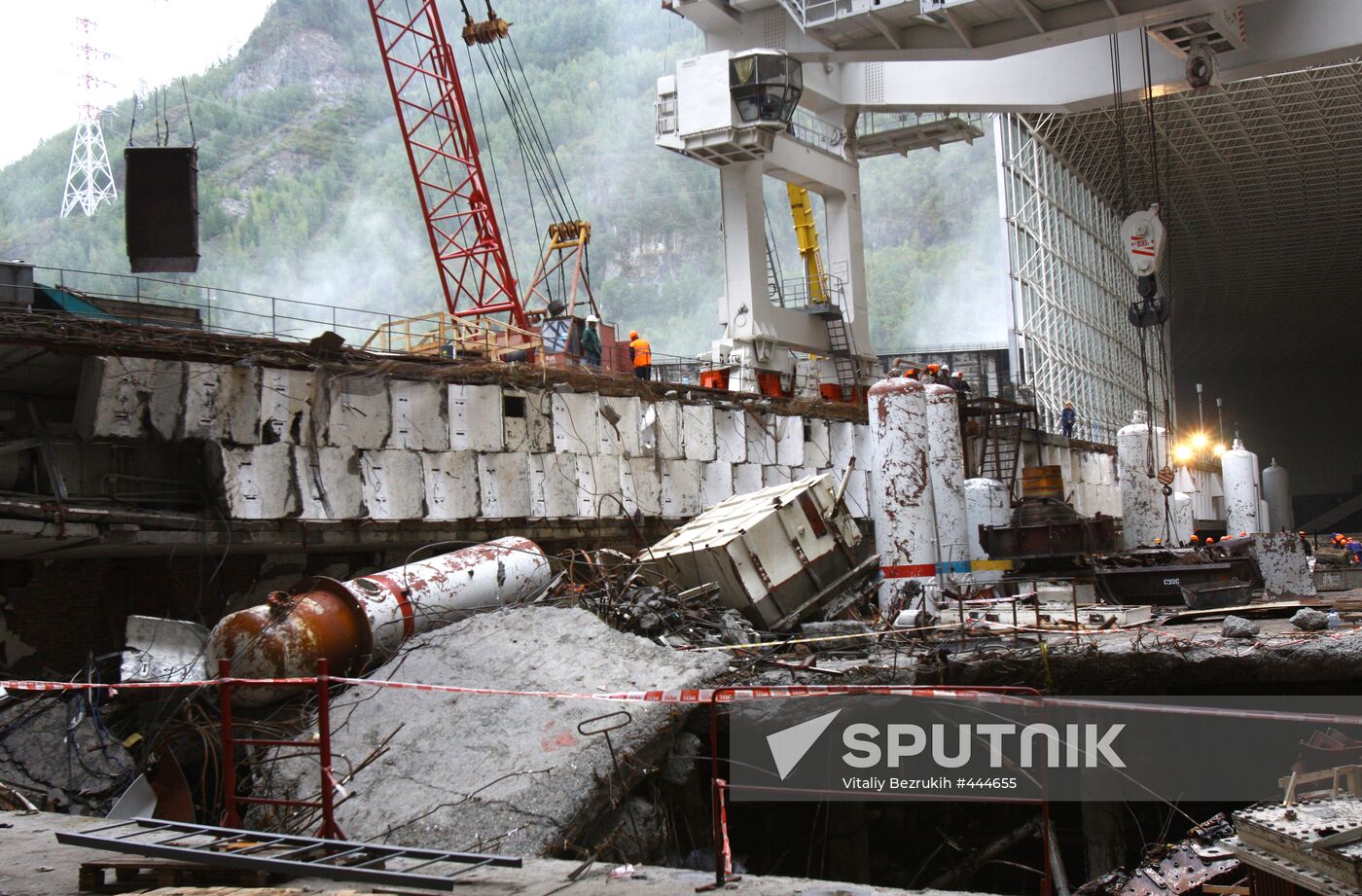 Clean-up operations at the Sayano-Shushenskaya hydropower plant