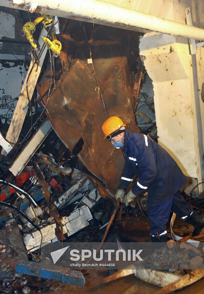 Clean-up operations at the Sayano-Shushenskaya hydropower plant