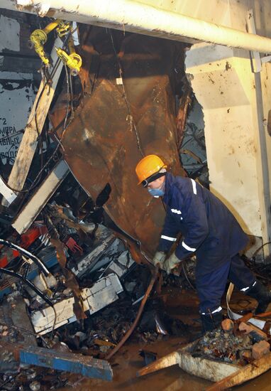 Clean-up operations at the Sayano-Shushenskaya hydropower plant