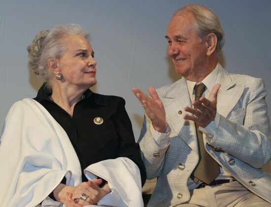Actors Yelena Bystritskaya and Yury Kayurov