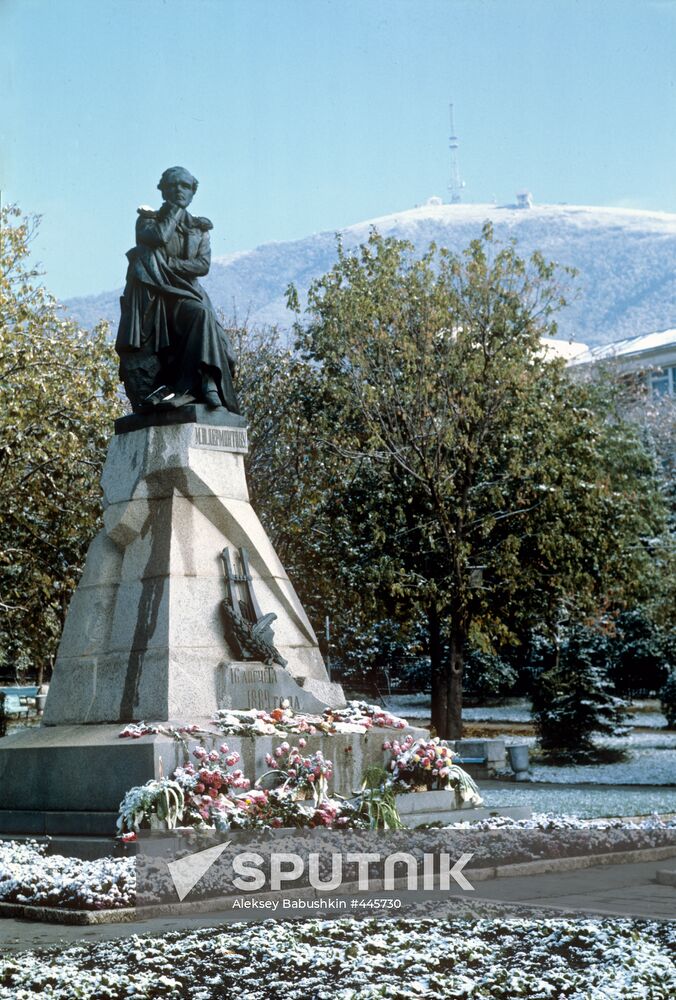 Monument to Mikhail Lermontov