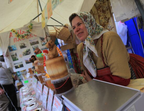 Honey fair in Tsaritsyno, Moscow
