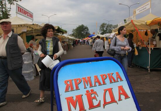 Honey fair in Tsaritsyno, Moscow