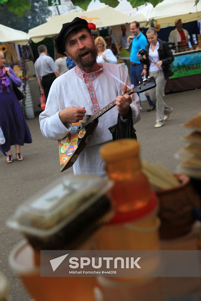 Honey fair in Tsaritsyno, Moscow