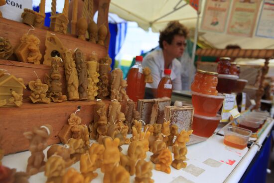 Honey fair in Tsaritsyno, Moscow