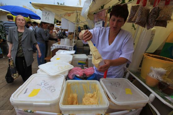Honey fair in Tsaritsyno, Moscow